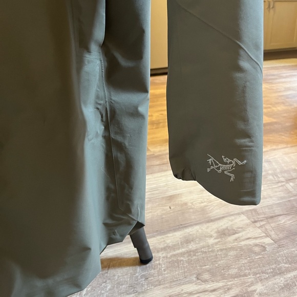 Arcteryx Salal Jacket Women’s - Small - Like New! - Picture 9 of 11